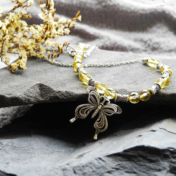 Collier En Sodalite Véritable Avec Pendentif Papillon, Longueur < 30 Cm – Occasion Pour Jeune Fille
