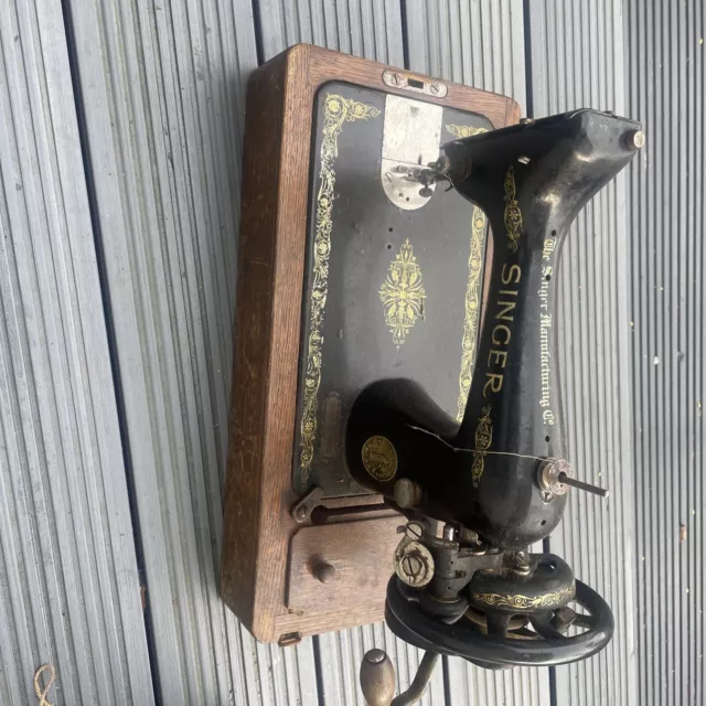 Singer Sowing Machine Vintage Hand Crank/Original Box