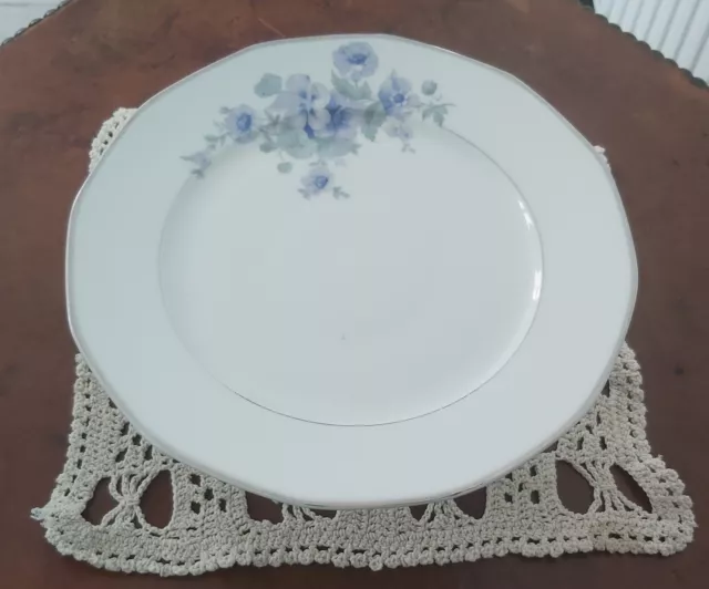 Plat à gâteau en porcelaine de Limoge ULIM, F.Quinque