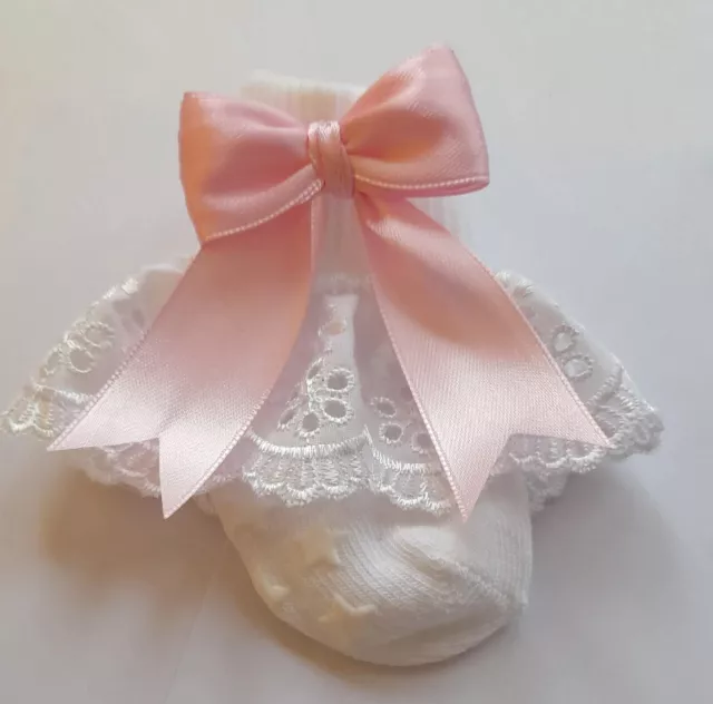 Beautiful baby girls white ankle socks with lace and pink bow size newborn new
