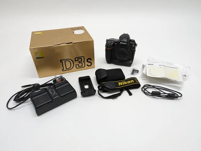 Nikon D3s DSLR camera with original box, charger and accessories