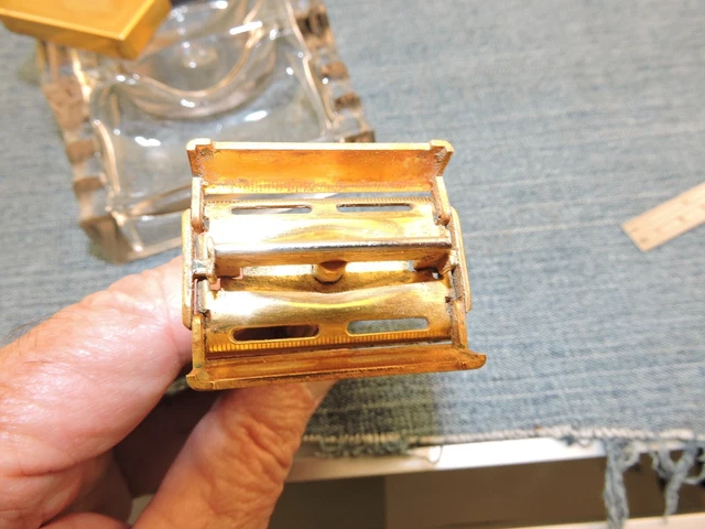 Vintage Gillette Gold Aristocrat Razor w/ Blade holder in Original Case 3