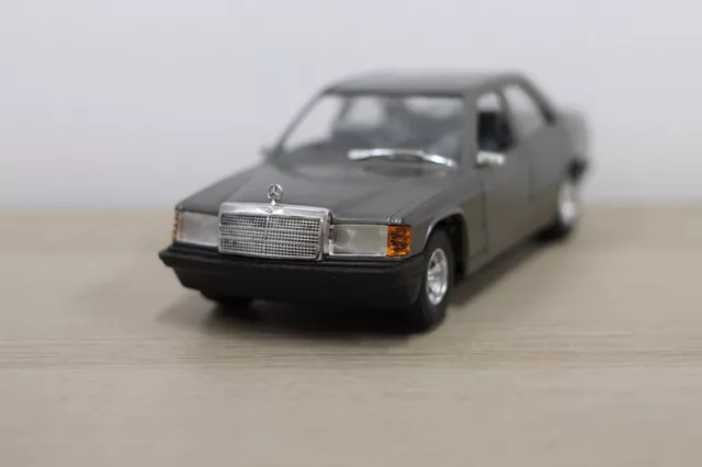 Burago 1/25 Mercedes 190 E (Grey) #2 Die Cast Model Car