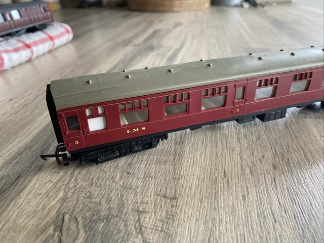 Triang R 425 OO GAUGE TRI-ANG R422 LMS 3rd Class Coach,#2257, MAROON, £13.00 ...