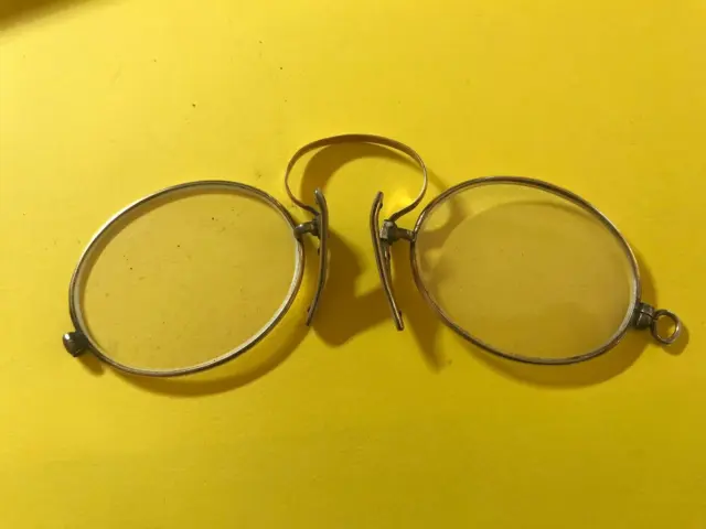 Alte Brille Zwicker mit Etui vergoldet um 1900 Sammlerstück Optiker Dekoration 2