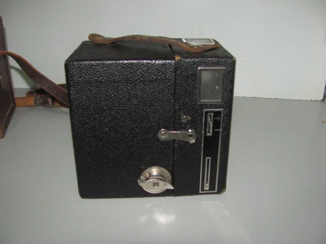 Kodak Six-20 Popular Brownie Film Camera & Case In Good Condition As Shown 3