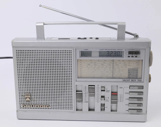 GRUNDIG YACHT BOY 230 World Receiver 16 Band Short Wave FM/MW/SW Radio EUR 90,87 - FR