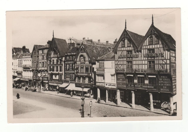 CPSM 60 - BEAUVAIS : VIEILLES MAISONS PLACE DE L'HÔTEL DE VILLE (OISE) N/É  cpa