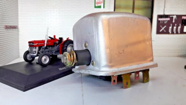 Massey Ferguson Mf 35 135 65 165 Lucas Type Voltage Régulateur Contrôle Boîte