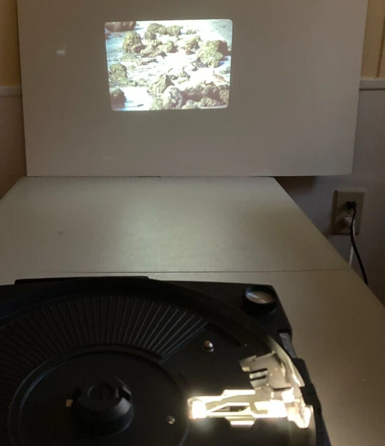 KODAK CAROUSEL 750H Slide Projector w/80 Slide Tray For Parts/Repair