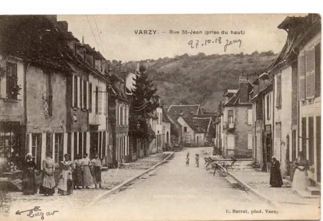 CPA VARZY (58 Nièvre), Rue St-Jean, animée, années 1910