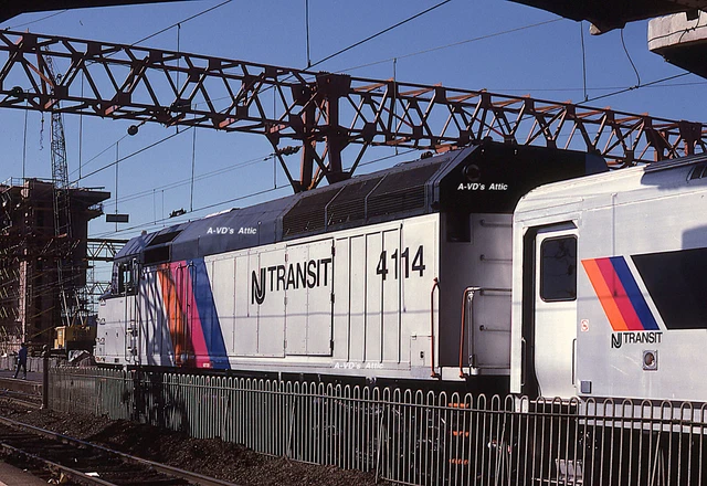BIN  Orig slide NJT Jersey Transit EMD F40PH-2 4114 Hoboken NJ 1982