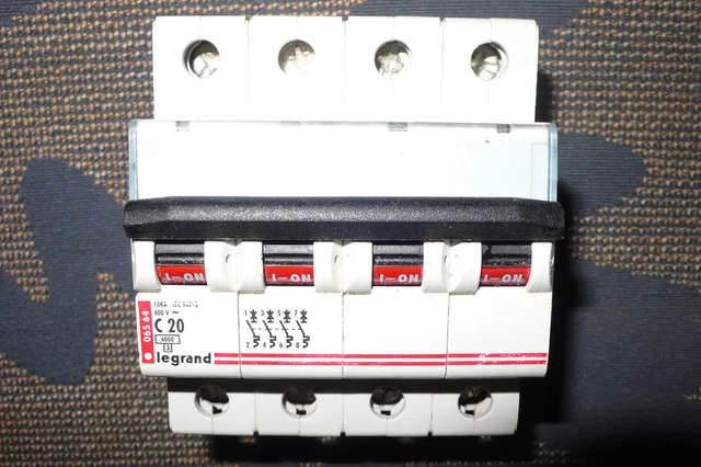 Disjoncteur Auto P+N 20A - Courbe C - 4.5 KA - 230V - Garantie 2 Ans