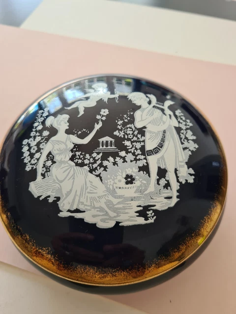 Une Petite Coupe Bonbonnière Sur Pied, époque Napoleon III