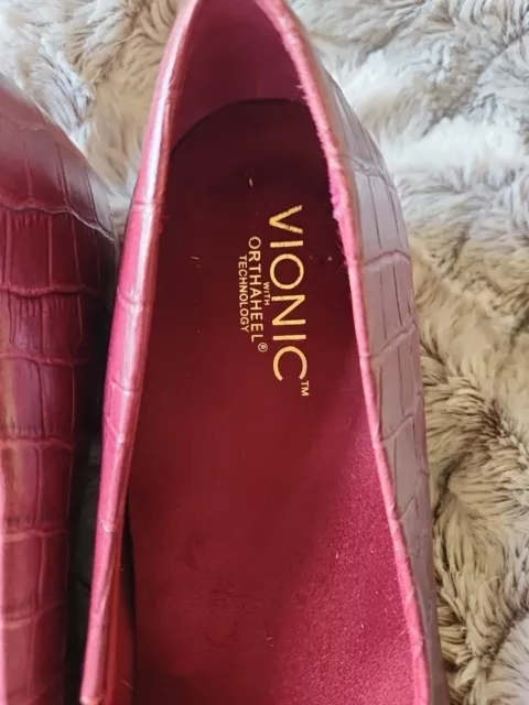 Vionic "MAROON" Croc Embossed Loafers size 8.5~~ORTHAHEAL TECHNOLOGY