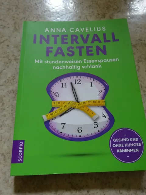 Buch  "Intervallfasten" von Anna Cavelius  (gesund und ohne Hunger abnehmen)