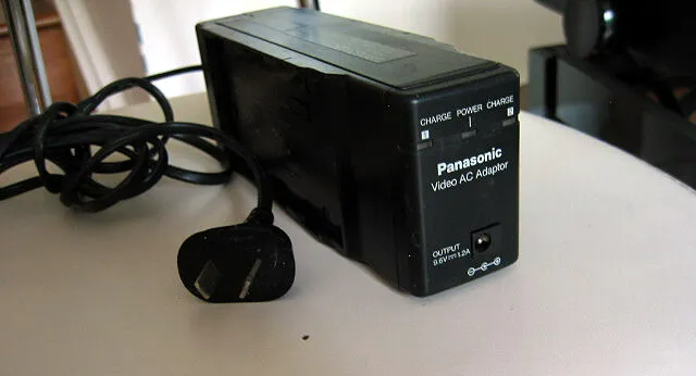 Panasonic VW-AMC2A power supply charger for video camera equipment 9.6V DC 9V