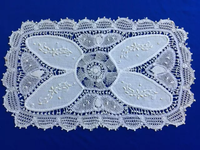 ancien napperon /belle pièce de dentelle fuseau/aiguille main: 40X 24cm  (D75 )