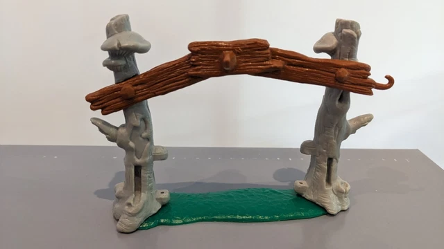 Figurine Schtroumpf Gymnaste Aux Anneaux 40510, Année 1980, Allemagne, Marque Peyo - Occasion Très Bon état