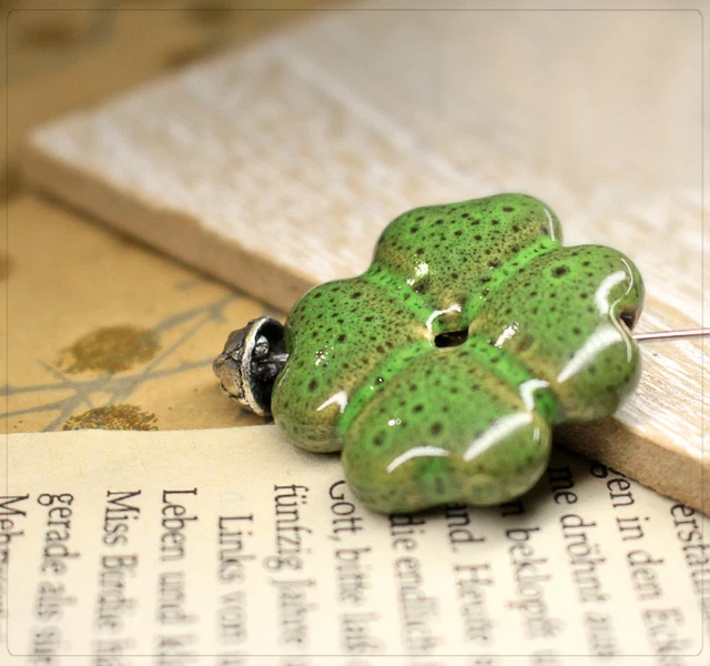 2x Porzellan Keramik Perlen Beads Kleeblatt Glück Schmuck DIY Basteln grün 28mm