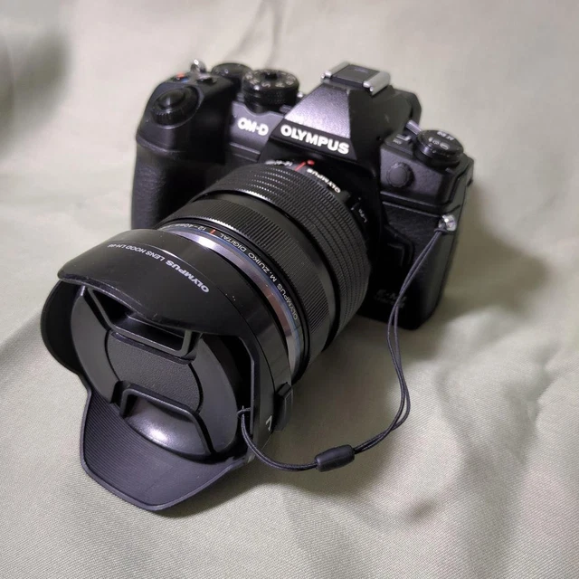 OLYMPUS OM D E M1 Mark III 12 40mm F2.8 PRO Kit Mirrorless