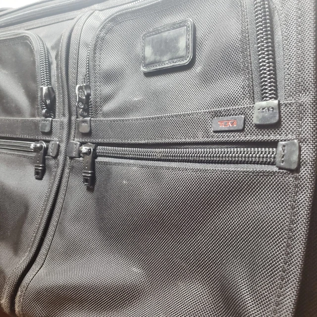 Tumi Alpha 2 Wheeled Rolling 22" Garment Bag Black ballistic suitcase bag 22033 2