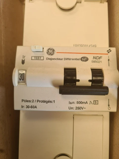 Disjoncteur Différentiel Schneider – Mono 500mA Type S – Neuf En Boîte