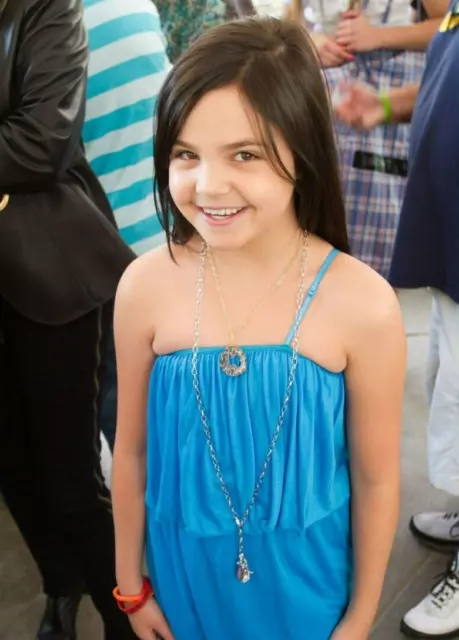 Beautiful Bailee Madison 8X10 Photo