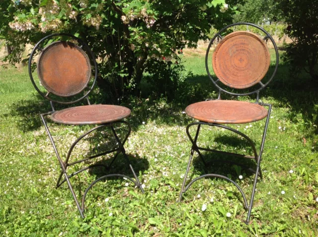 Paire Anciennes CHAISES jardin pliante Vintage 1950 Fer forgé CUIR estampé