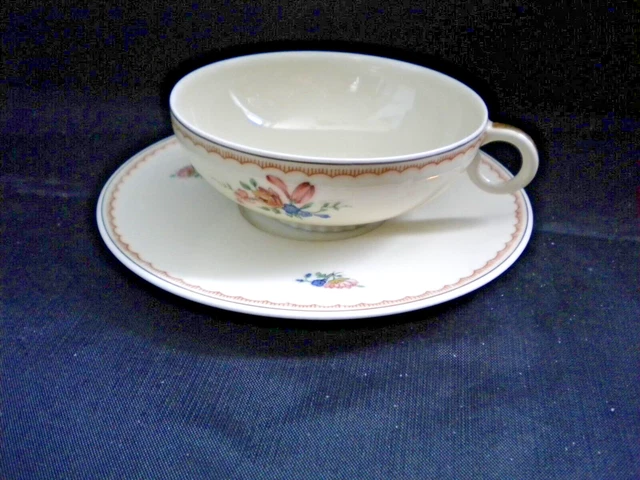 Ancienne tasse et sous tasse en porcelaine de Limoges, A Vignaud