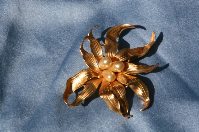 Broche Marguerite Métal Vieilli – Coeur Strass Rose – Neuf Avec Fermoir Sécurité