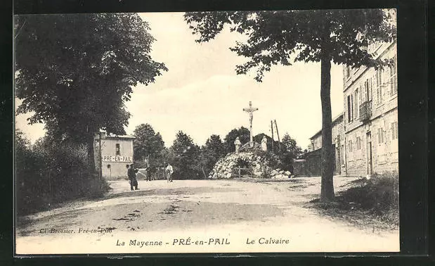 CPA Pré-en-Pail, Le Calvaire, vue de la rue am Kalvarienhügel