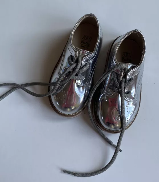 Zara baby girl size 20 metallic silver lace up shoes stars, EUC