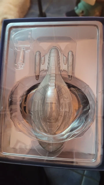 Star Trek Eaglemoss Issue 48 USS Voyager Armoured Ship & Magazine