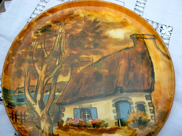 Longchamps (FRA) - RARE ASSIETTE ÉMAILLÉE.Décor BRETON a la Pipe Signé