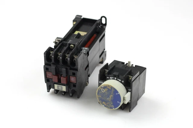 CONTACTEUR TELEMECANIQUE 25A 660V LP1-D123 avec minuterie de retard 10A