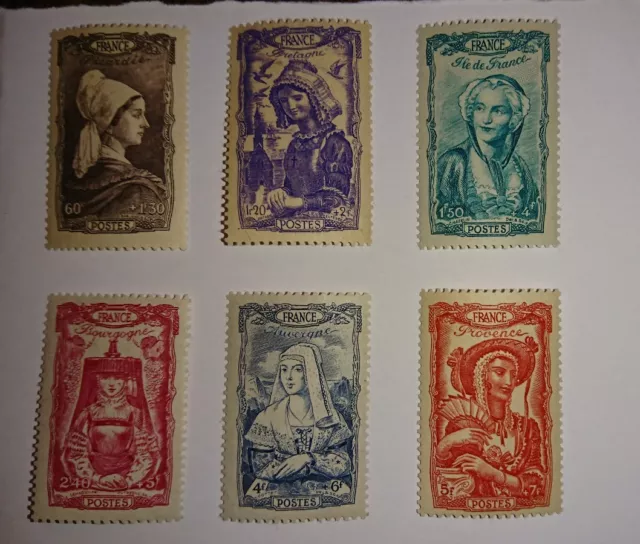 série de timbres français neufs coiffes regionales (1943)