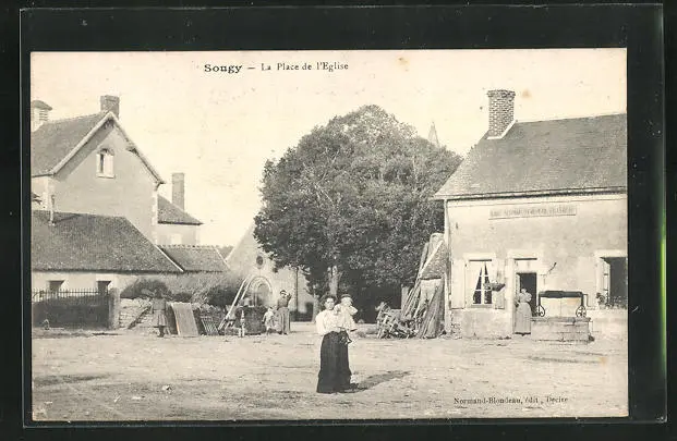 CPA Sougy, la Place de l´Eglise 1915