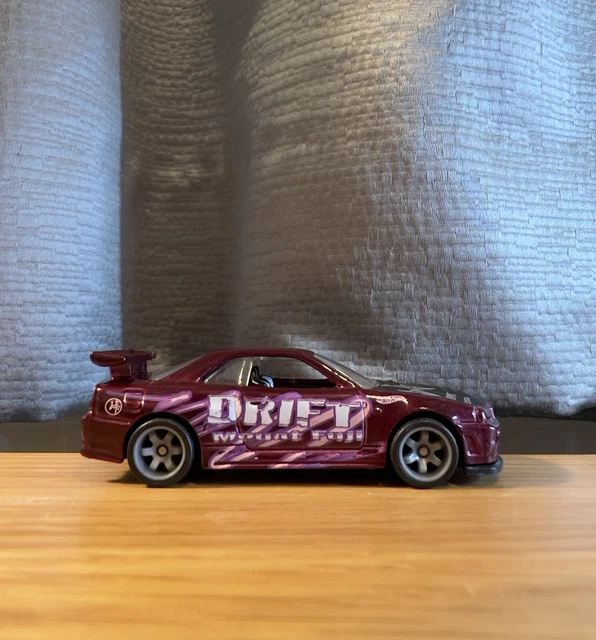 Solido 1:18 Nissan Skyline GT-R (R34) Année 1999 violet S1804303 modèle