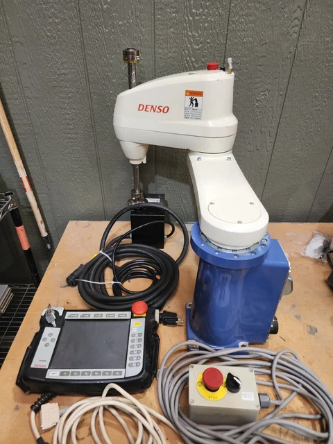 DENSO 410985-411* Robot with RC7M-HSG4BA-BP Controller & Pendant
