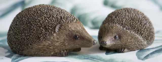 Set of TWO hedgehogs - lovely garden ornaments - 15×10×7cm and 13×8×6cm 2