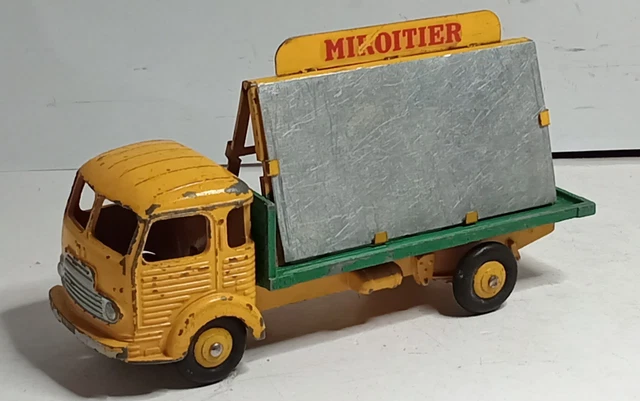 DINKY TOYS MILITAIRES - SIMCA CARGO 33 EUR 7,90 - FR