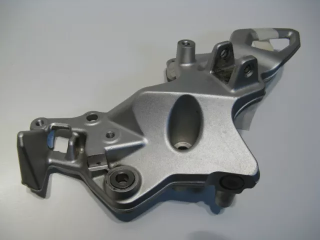 Halter Fußraste vorne links Fußrastenhalter BMW F 800 GT, E8ST, 13-16