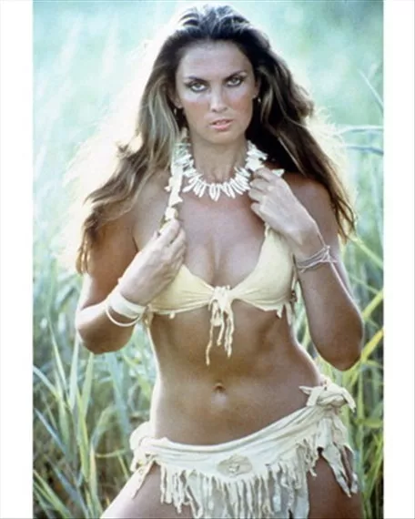 CAROLINE MUNRO 8x10 Photo great gift idea 265074