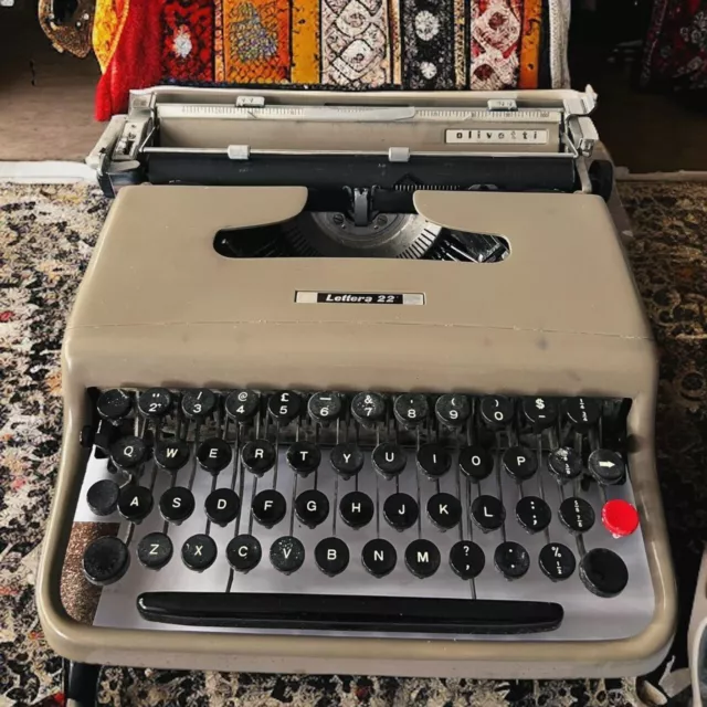 Vintage 1970s Olivetti Lettera 22 Typewriter