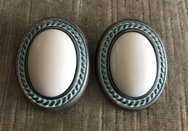 VINTAGE BEN AMUN Silver tone OVAL WHITE CABOCHON CLIP ON EARRINGS