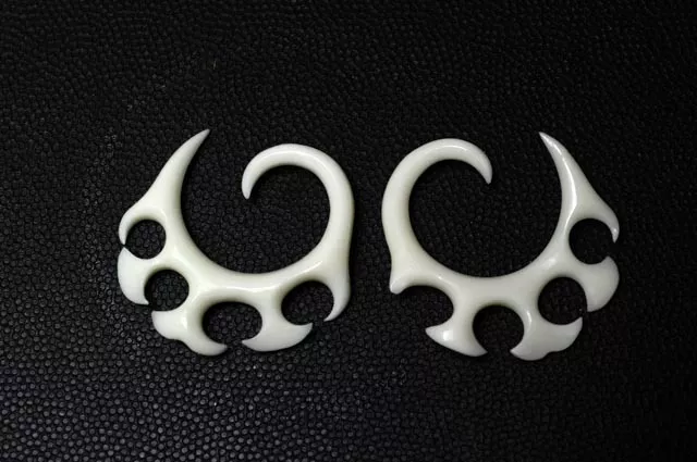 Pair 8 Gauge 3mm Organic Carved White/Ivory Tribal Alien Spine Taper Hanging