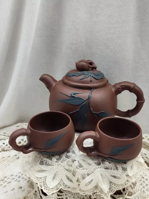 Oriental Asian Teapot with Two Cups Signed with Peach finial