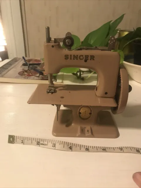 Vintage Singer Mini Sewing Machine 29962