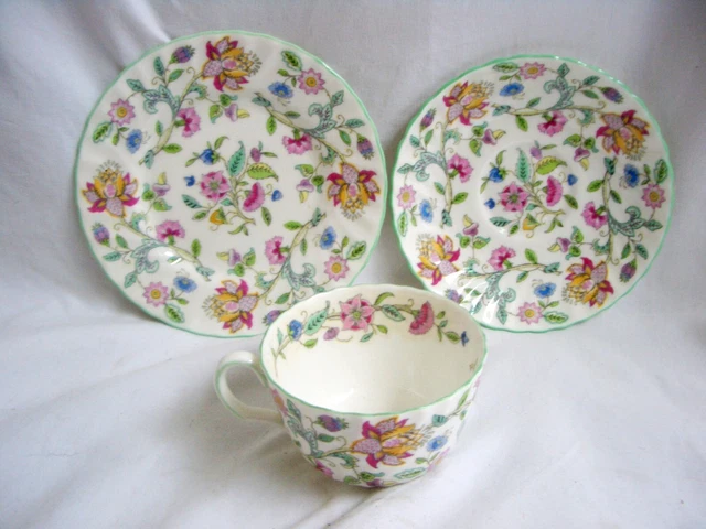 Minton Trio Tasse à thé Soucoupe et assiette à Mignardises
